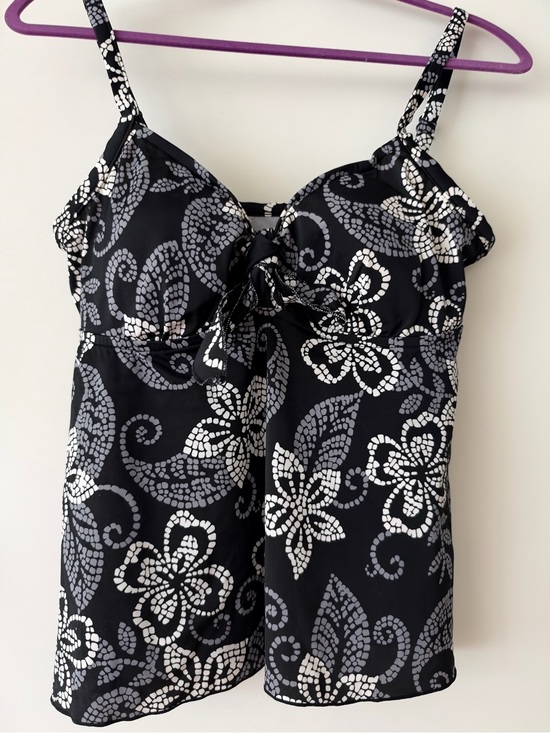Maxine of Hollywood Tops - Maxine of Hollywood Black and White Floral Camisole Tank